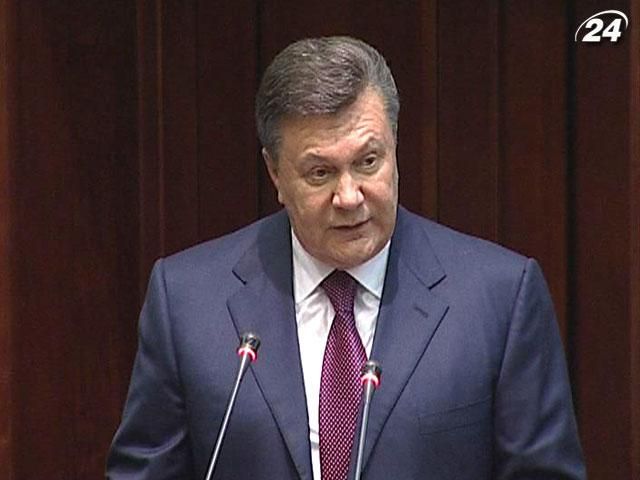 Янукович закликає поляків вкладати гроші в Україну 