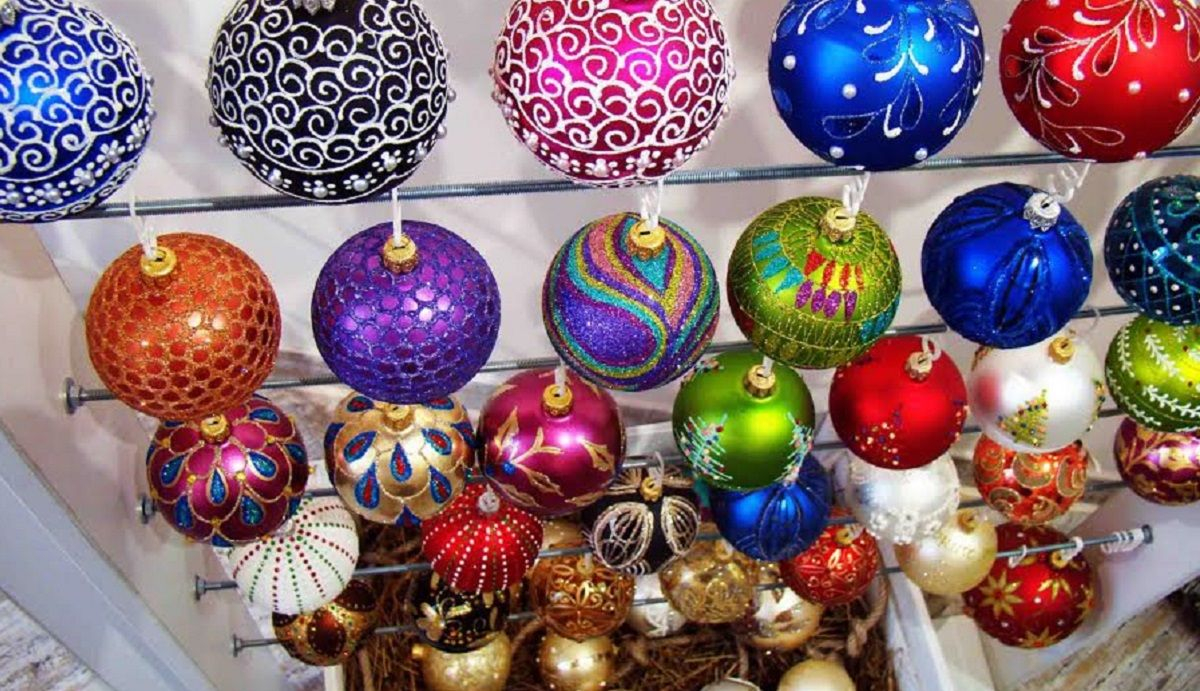 Украина экспортирует елочные украшения в 27 стран: куда именно