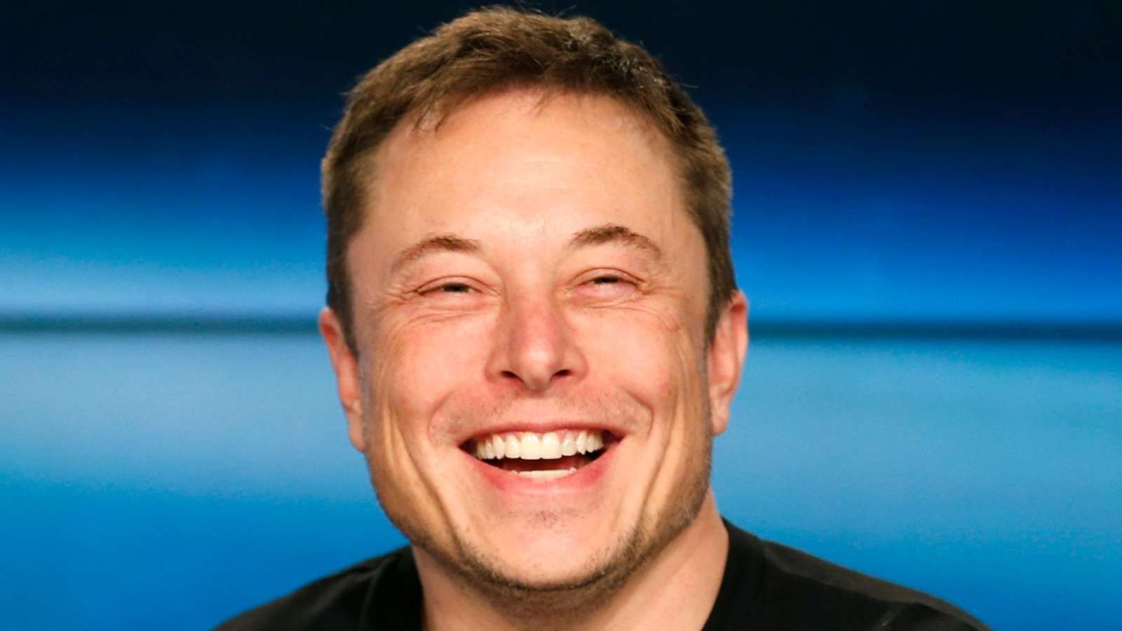 Илон Маск получил премию – акций Tesla
