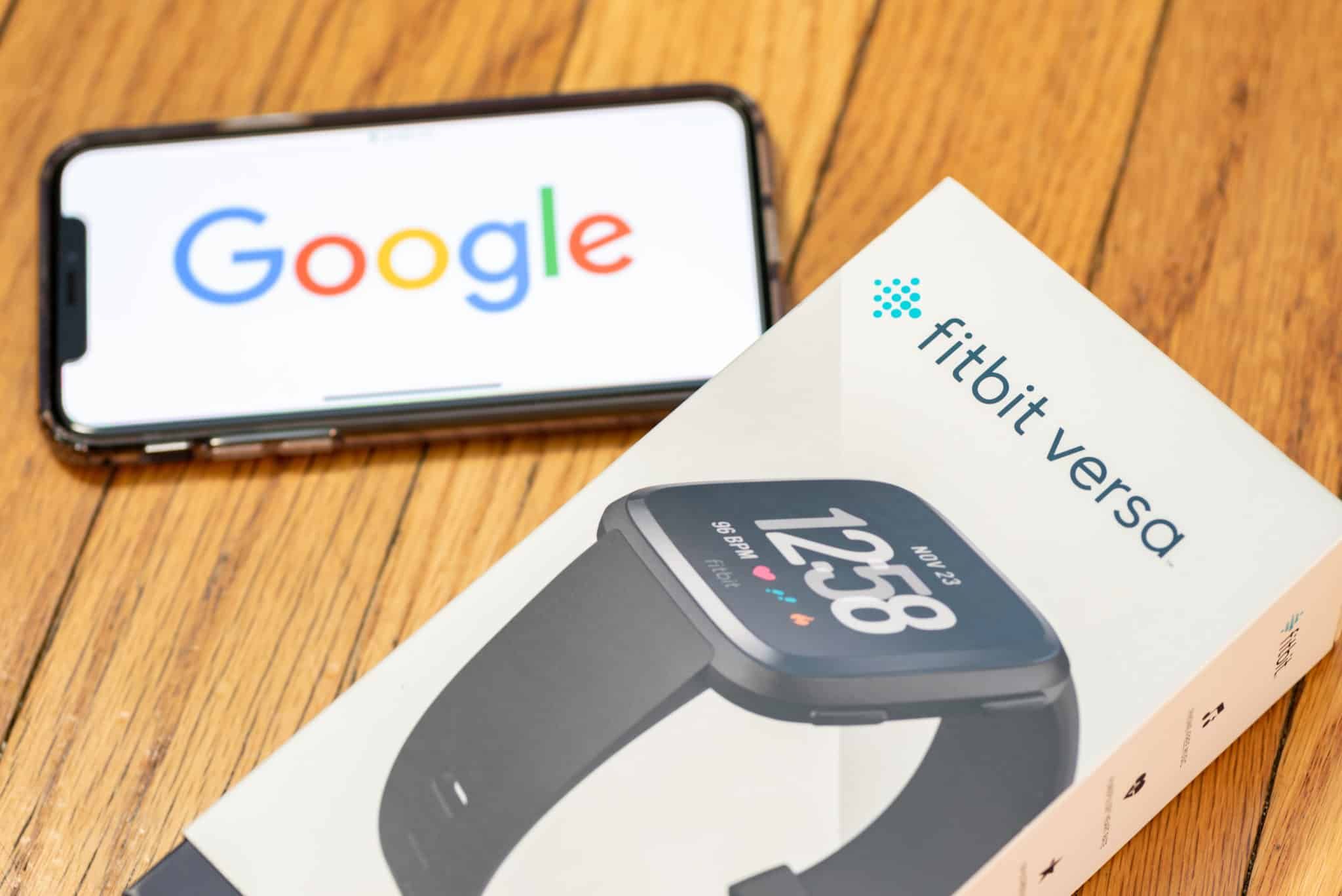 Покупка Google Fitbit: ЕС расследует дело о монополии