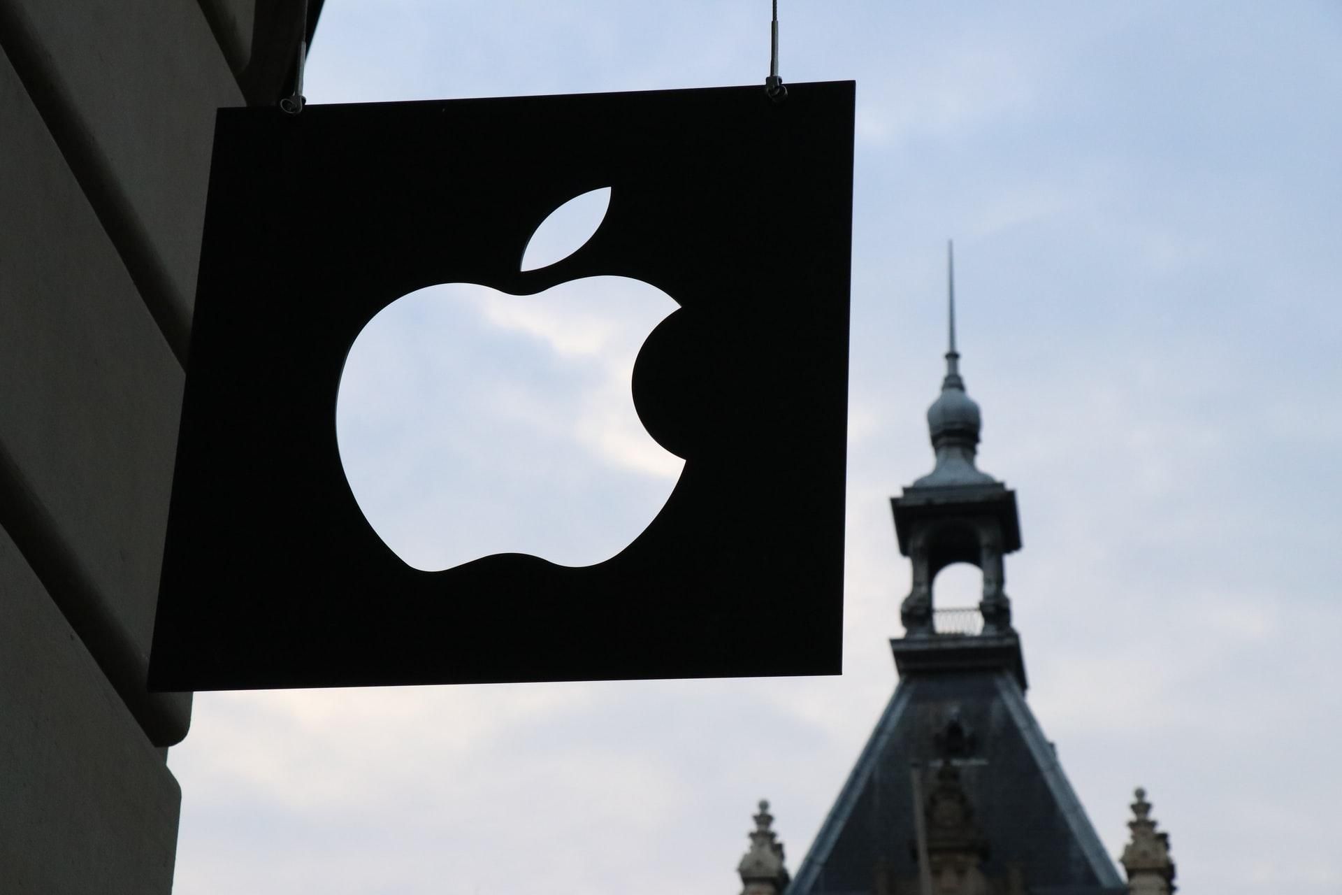 Apple подешевела из-за низких продаж iPhone в Китае