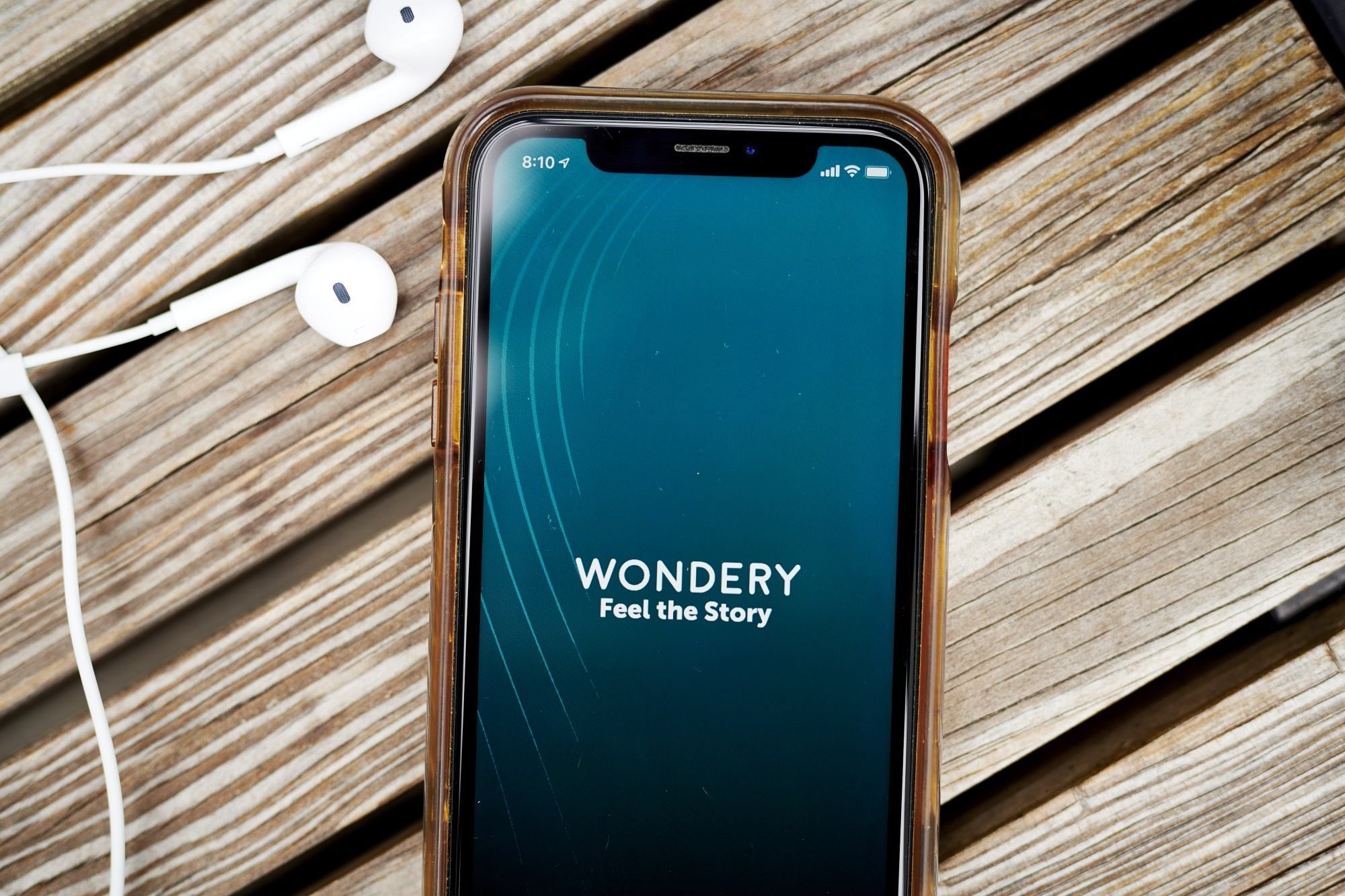 Amazon хочет купить стартап Wondery, который создает подкасты: детали