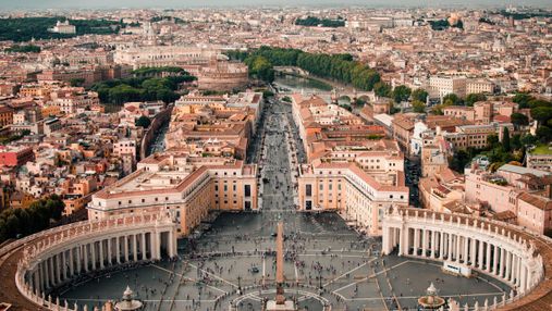 Таємні фінанси Ватикану: у що інвестують священнослужителі
