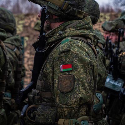 Белорусская армия развертывает дополнительные подразделения на границе с Украиной